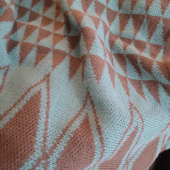 64 sixty five, size small - Aztec pattern - cover up - Picture 6 of 6